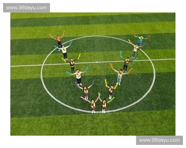 激情四溢的绿茵呐喊点燃全场共同欢呼盛宴时刻绽放魅力之光辉瞬间